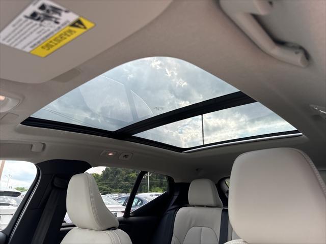 Photo of 2025 Crystal White Pearl Volvo XC40