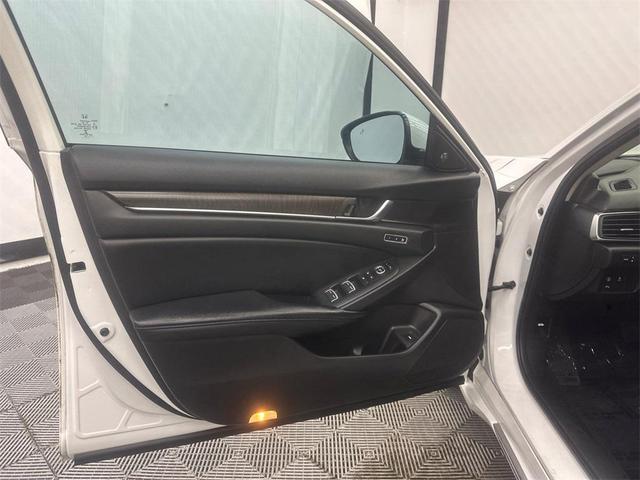 Photo of 2018 White Honda Accord