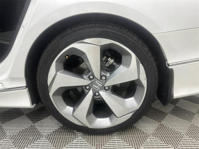 Photo of 2018 White Honda Accord