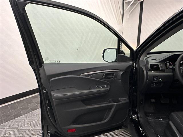 Photo of 2025 Crystal Black Pearl Honda Ridgeline