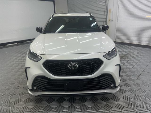 Photo of 2021 Blizzard Pearl Toyota Highlander