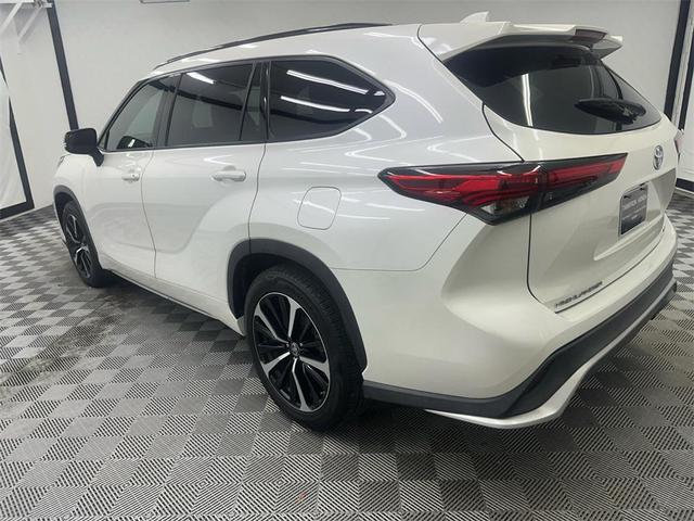 Photo of 2021 Blizzard Pearl Toyota Highlander