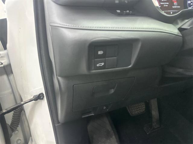 Photo of 2021 Blizzard Pearl Toyota Highlander