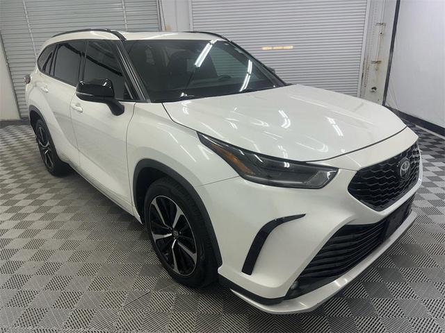Photo of 2021 Blizzard Pearl Toyota Highlander