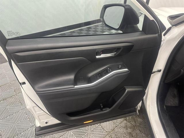 Photo of 2021 Blizzard Pearl Toyota Highlander