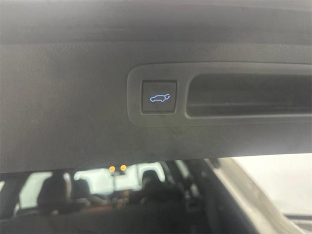 Photo of 2021 Blizzard Pearl Toyota Highlander