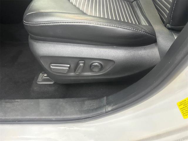 Photo of 2021 Blizzard Pearl Toyota Highlander