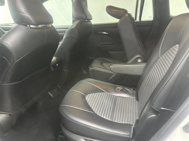 Photo of 2021 Blizzard Pearl Toyota Highlander