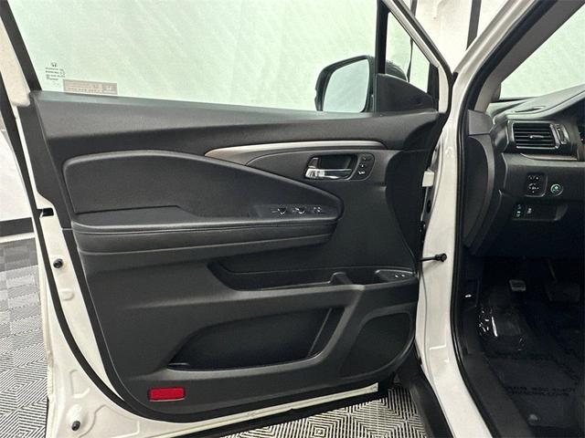 Photo of 2022 Platinum White Honda Pilot