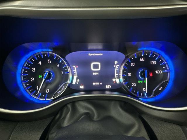 Photo of 2023 Brilliant Black Crystal Pearlcoat Chrysler Pacifica