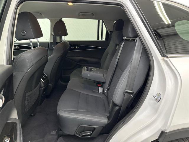 Photo of 2019 Snow White Pearl Kia Sorento