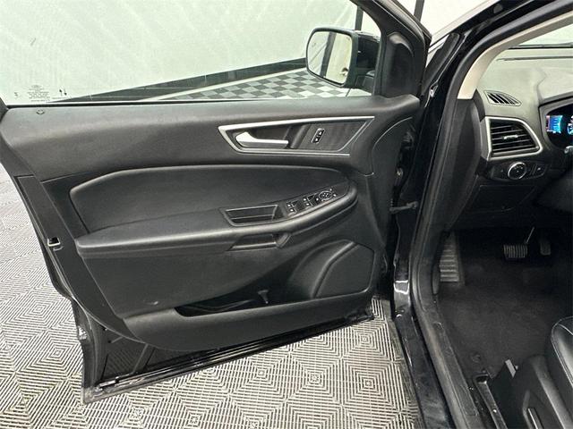 Photo of 2023 Agate Black Metallic Ford Edge