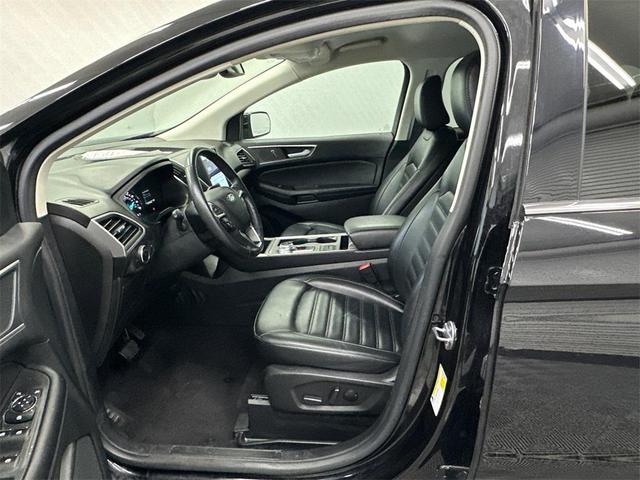 Photo of 2023 Agate Black Metallic Ford Edge