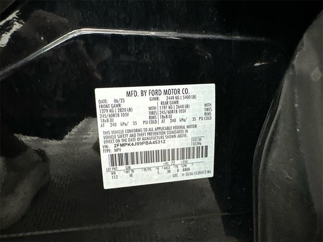 Photo of 2023 Agate Black Metallic Ford Edge