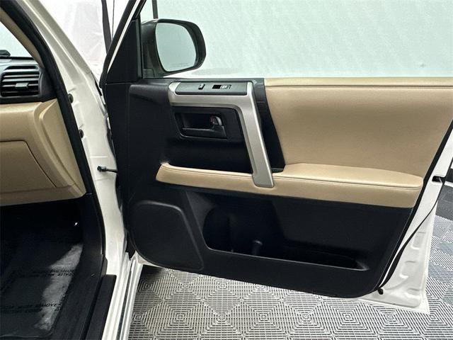 Photo of 2010 Blizzard Pearl Toyota 4Runner