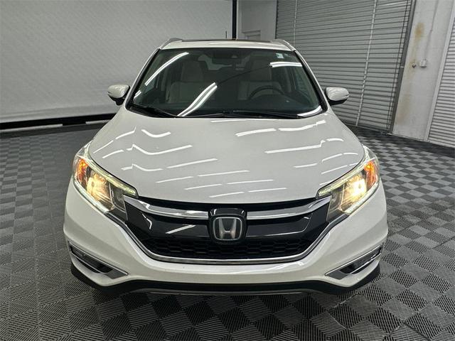 Photo of 2016 White Diamond Pearl Honda CR-V