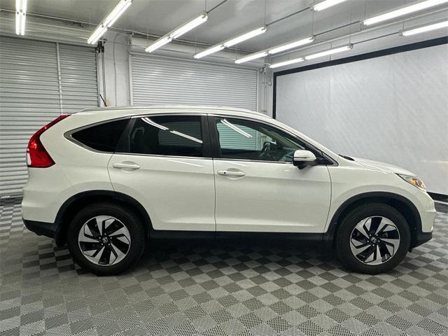 Photo of 2016 White Diamond Pearl Honda CR-V