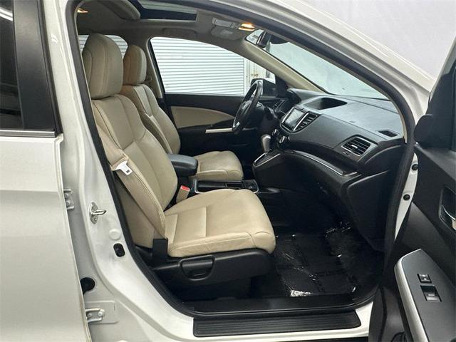 Photo of 2016 White Diamond Pearl Honda CR-V