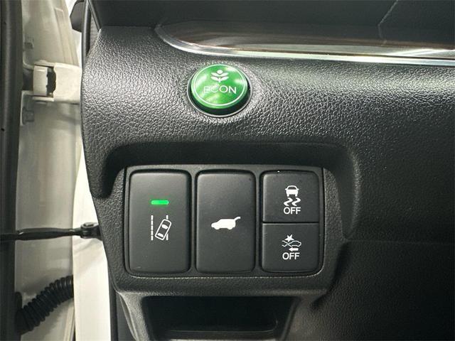 Photo of 2016 White Diamond Pearl Honda CR-V