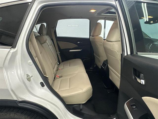 Photo of 2016 White Diamond Pearl Honda CR-V