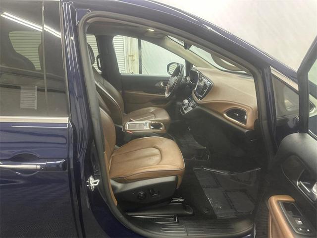 Photo of 2019 Jazz Blue Pearlcoat Chrysler Pacifica