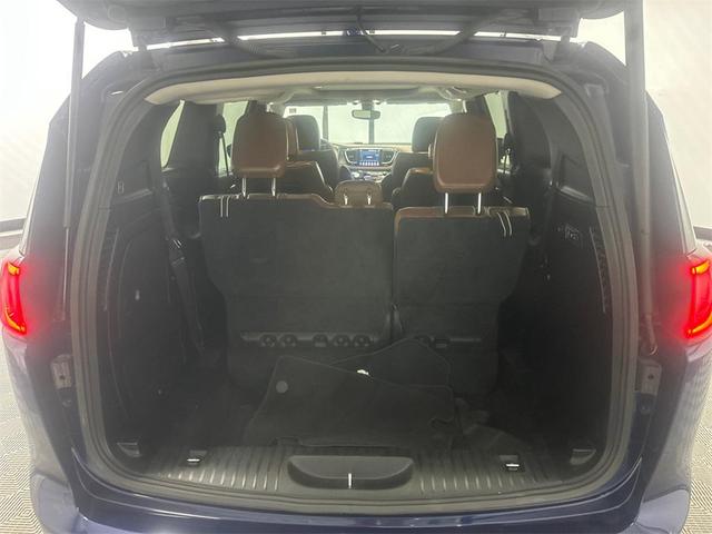 Photo of 2019 Jazz Blue Pearlcoat Chrysler Pacifica