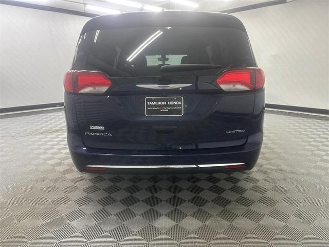 Photo of 2019 Jazz Blue Pearlcoat Chrysler Pacifica