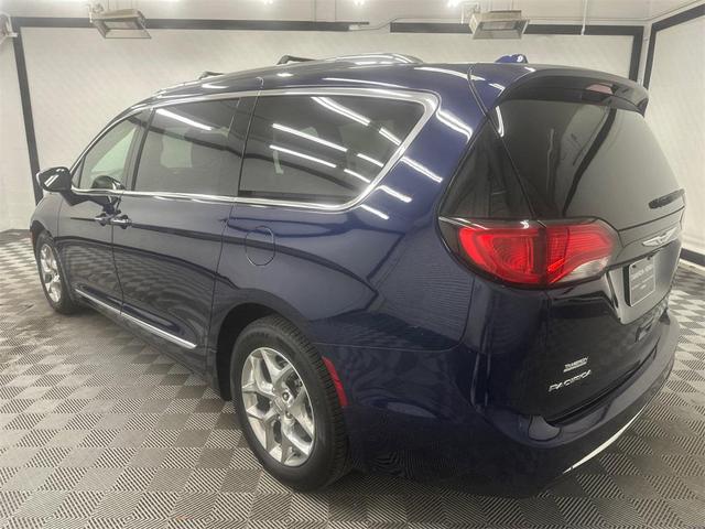 Photo of 2019 Jazz Blue Pearlcoat Chrysler Pacifica