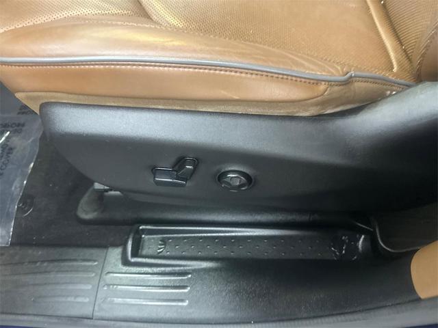 Photo of 2019 Jazz Blue Pearlcoat Chrysler Pacifica