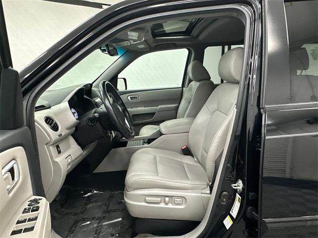 Photo of 2014 Crystal Black Pearl Honda Pilot