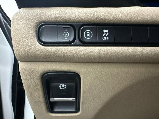 Photo of 2023 Platinum White Pearl Acura TLX