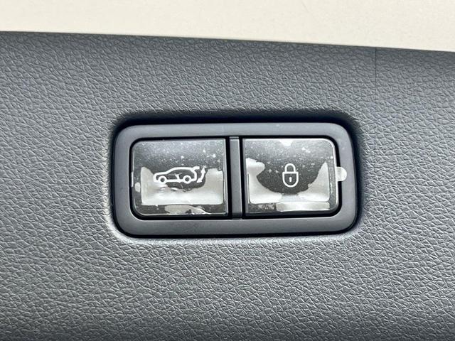 Photo of 2026 Alta White Genesis GV70