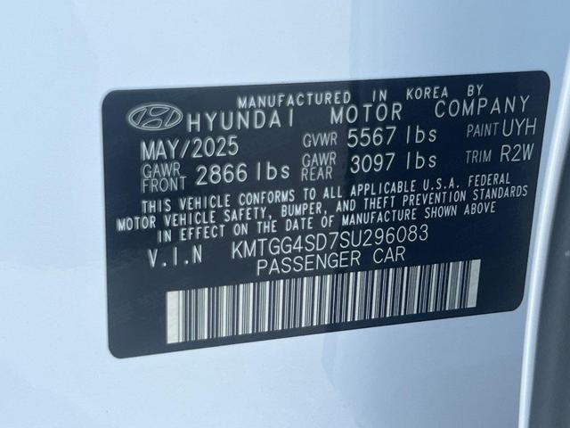 Photo of 2025 Alta White Genesis G80