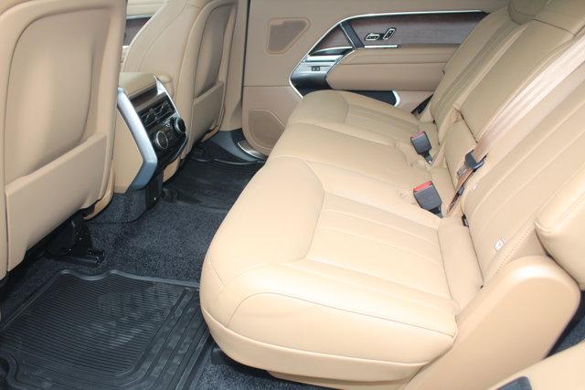 Photo of 2025 Hakuba Silver Metallic Land Rover Range Rover