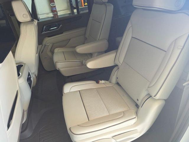 Photo of 2025 White Frost Tricoat GMC Yukon XL