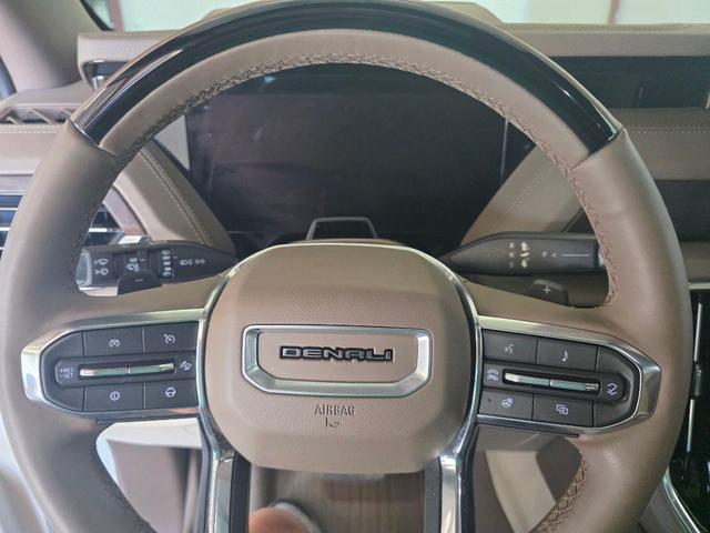 Photo of 2025 White Frost Tricoat GMC Yukon XL