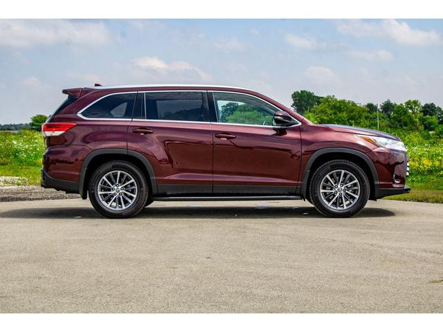 Photo of 2019 Ooh La La Rouge Mica Toyota Highlander