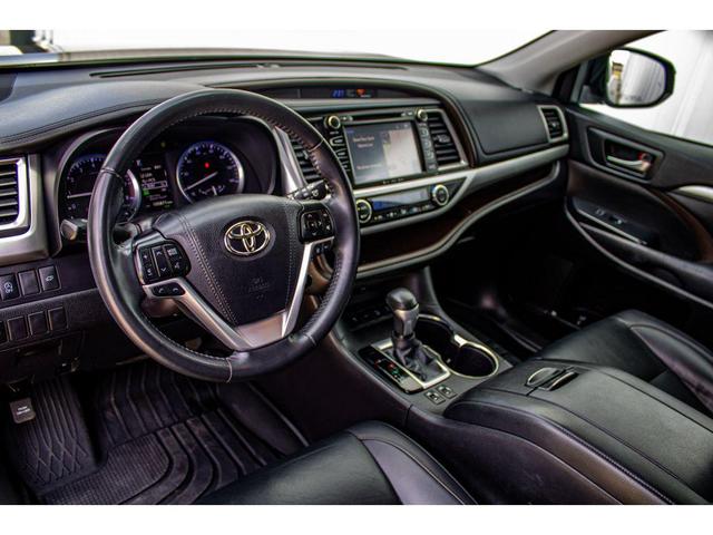 Photo of 2019 Ooh La La Rouge Mica Toyota Highlander