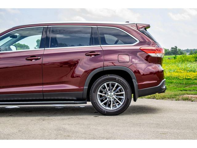 Photo of 2019 Ooh La La Rouge Mica Toyota Highlander