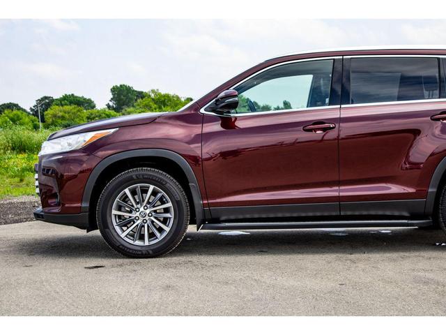 Photo of 2019 Ooh La La Rouge Mica Toyota Highlander