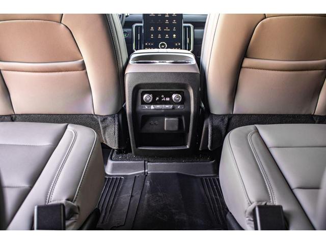 Photo of 2026 Glacier White Tricoat GMC Acadia