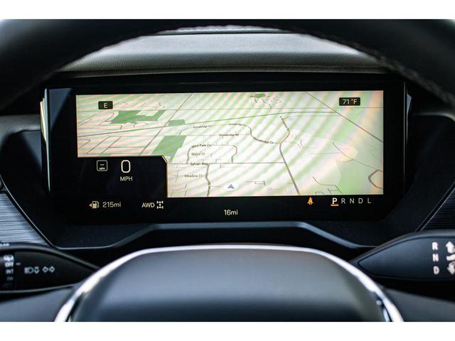 Photo of 2026 Glacier White Tricoat GMC Acadia