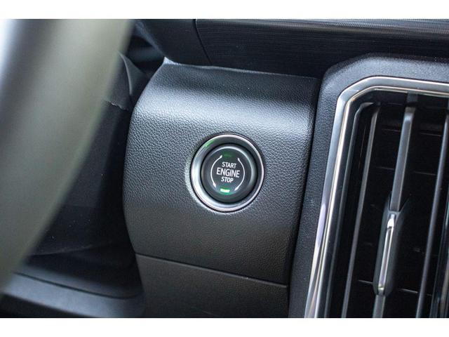 Photo of 2026 Glacier White Tricoat GMC Acadia