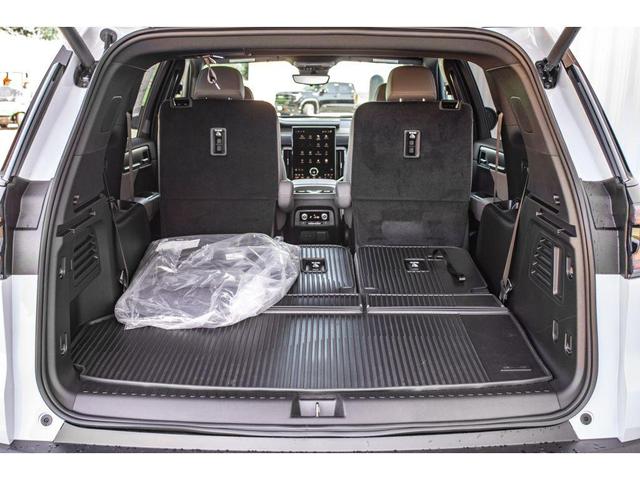 Photo of 2026 Glacier White Tricoat GMC Acadia