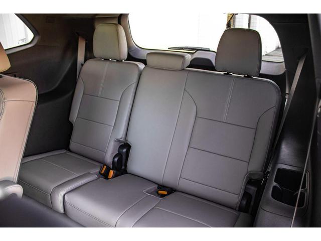 Photo of 2026 Glacier White Tricoat GMC Acadia