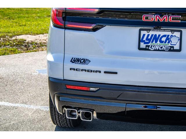 Photo of 2026 Glacier White Tricoat GMC Acadia