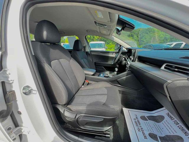 Photo of 2023 Glacial White Pearl Kia K5