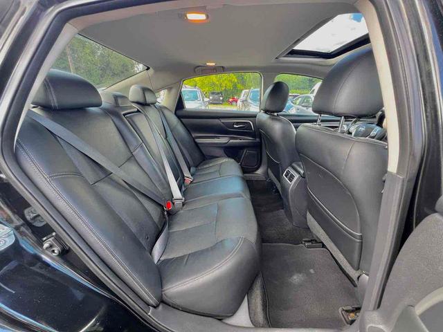Photo of 2016 Super Black Nissan Altima