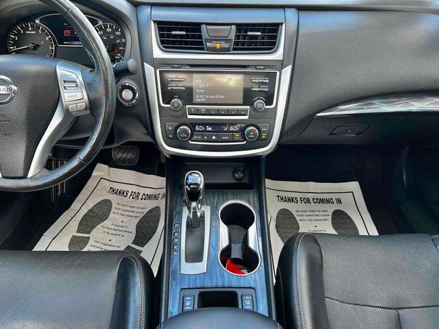 Photo of 2016 Super Black Nissan Altima