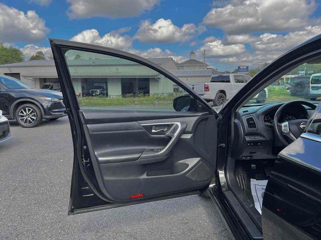 Photo of 2016 Super Black Nissan Altima